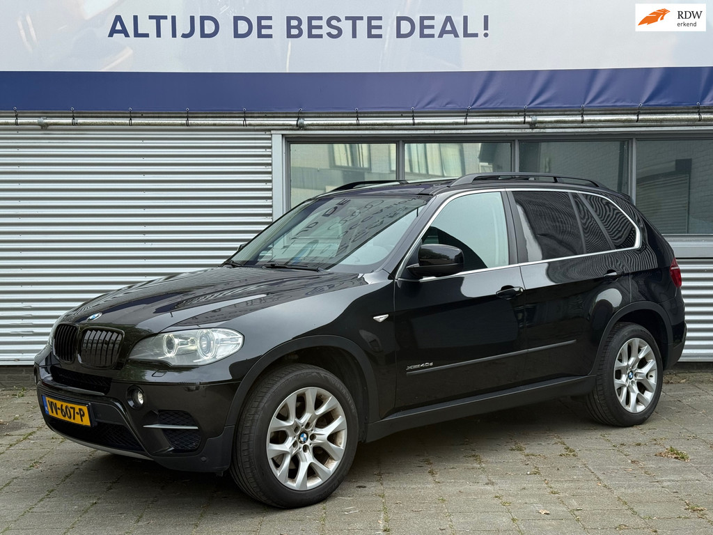 BMW X5 4.0d xDrive High Executive Grijs Kenteken l Pano l Leder l Navi l Cruise l Xenon l 53912164-0.jpg | Zwaard Auto's
