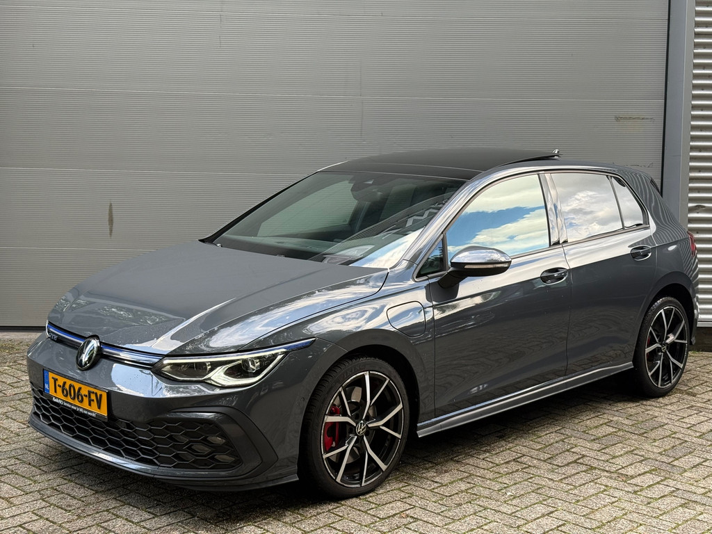 Volkswagen Golf 1.4 eHybrid GTE l Pano l Volleder l ACC l IQ Light l Vol opties l 54088573-0.jpg | Zwaard Auto's