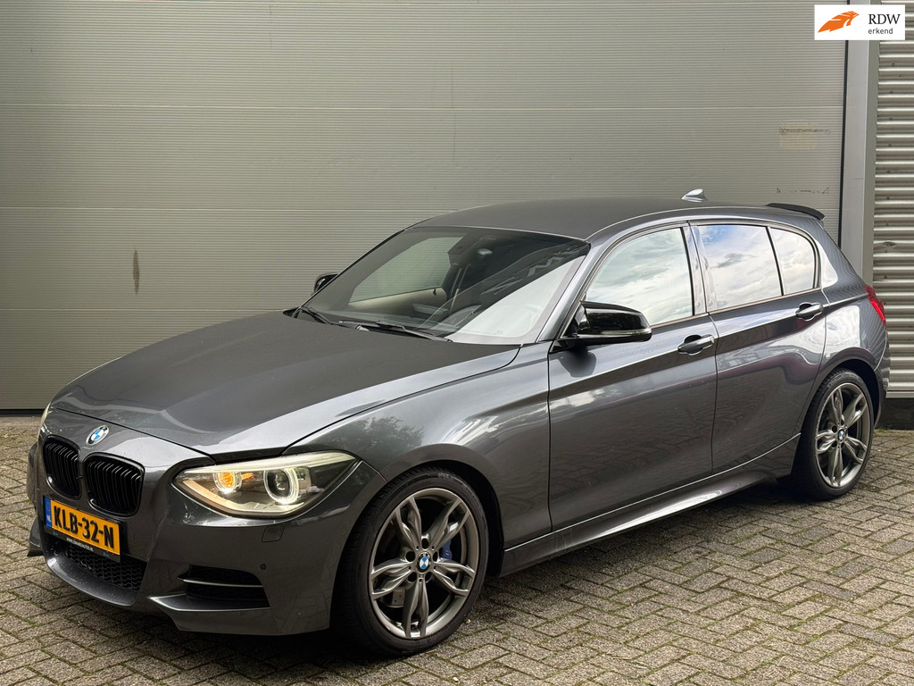 BMW 1 Serie M135i xDrive l Xenon l Volleder l Navi l Cruise l Climate l APK 07-27 l 54231117-0.jpg | Zwaard Auto's